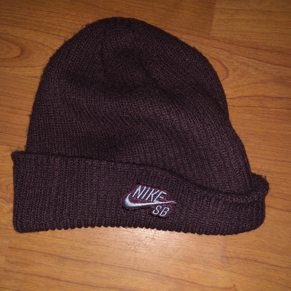 - Nike SB black Beanie